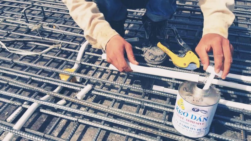 có nên đi dây điện dưới nền nhà