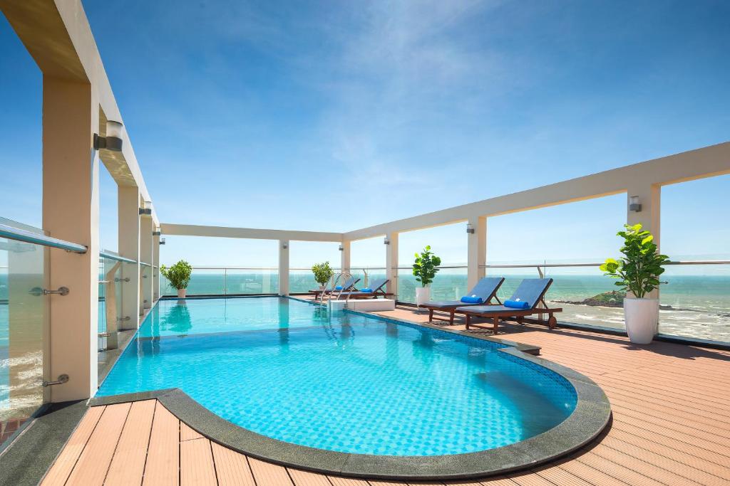 Biệt thự với hồ bơi trên sân thượng, Vũng Tàu, Việt Nam giá cả và đánh giá - Planet of Hotels