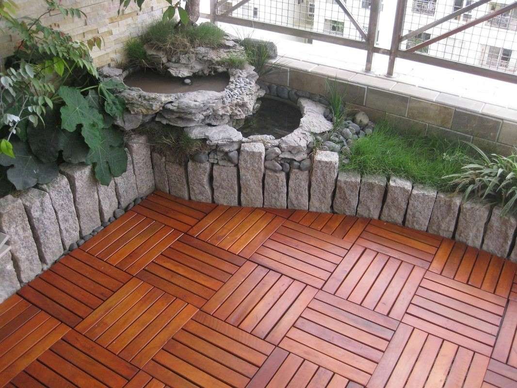 Thiết kế ban công chung cư với sàn gỗ