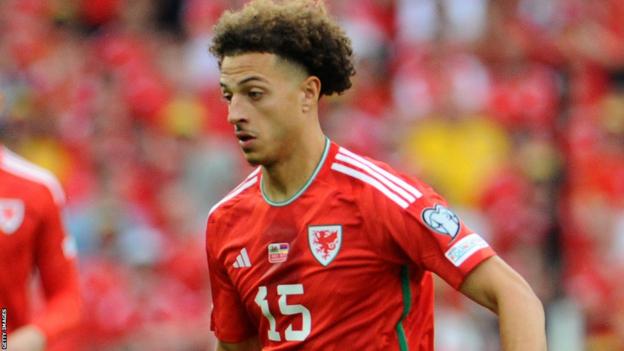 Ethan Ampadu Là Ai? Thành Tựu Của Cầu Thủ Tài Năng Người Wales