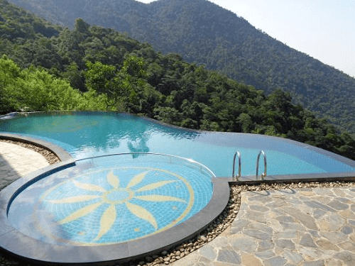 Những hồ bơi trên sân thượng đẹp mê hồn tại Việt Nam