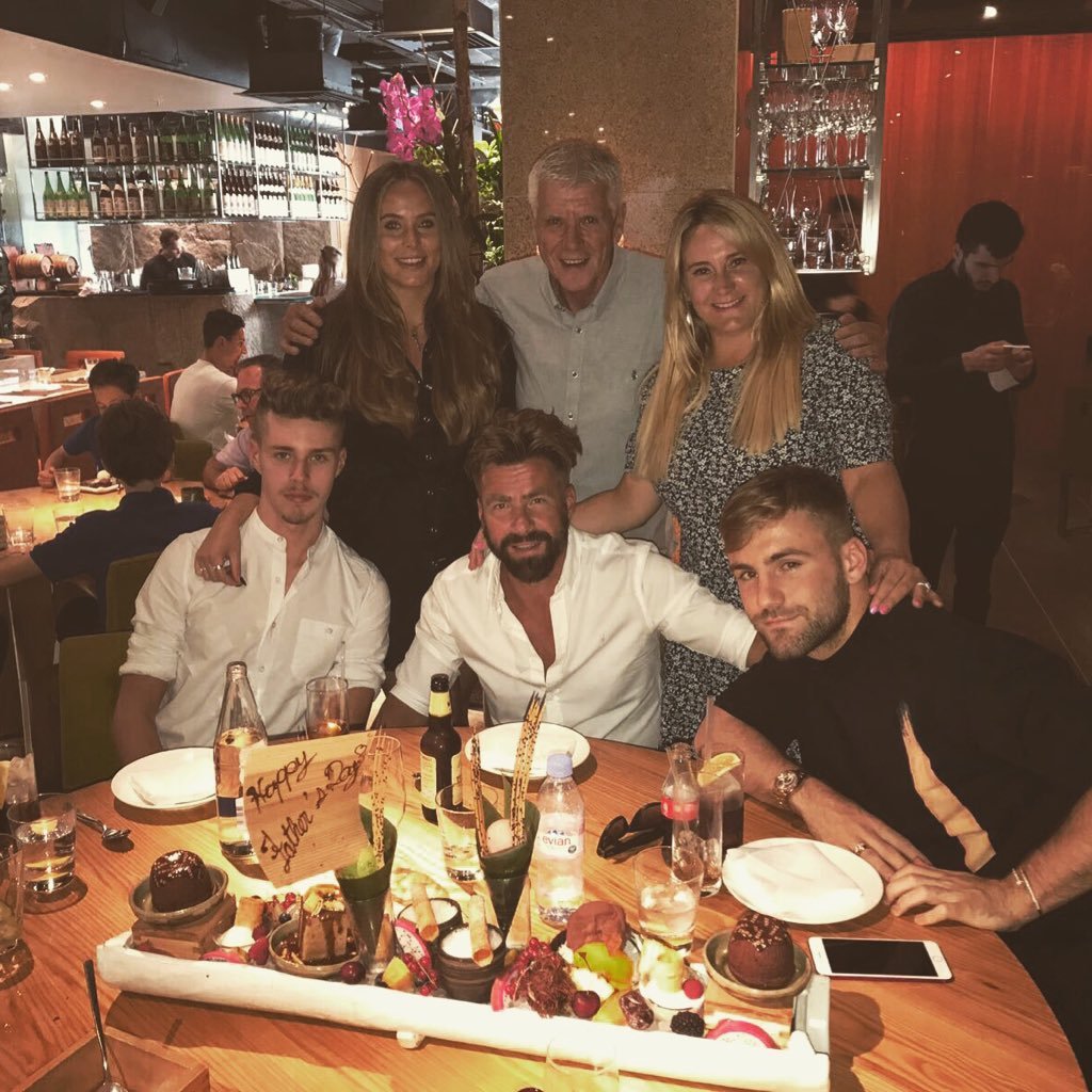 Ảnh của Luke Shaw Sister, được gọi là Nicole