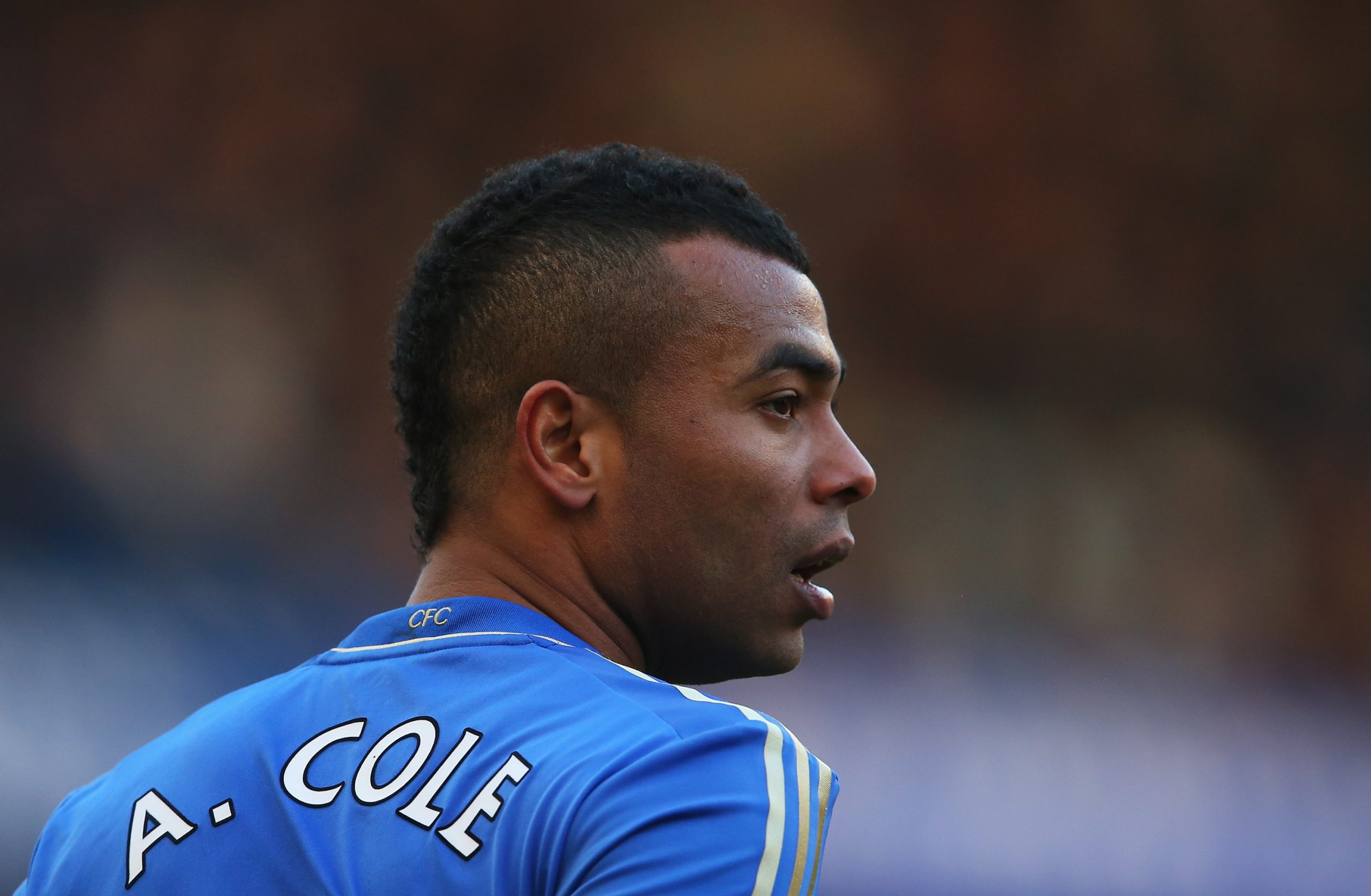 Ashley Cole Giá trị ròng - Wiki, Tuổi, Cân nặng và Chiều cao, Các mối quan hệ, Gia đình, v.v. - LuxLux