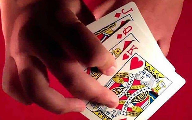 Baccarat là gì? Tìm hiểu luật chơi và những điều cơ bản của trò chơi.