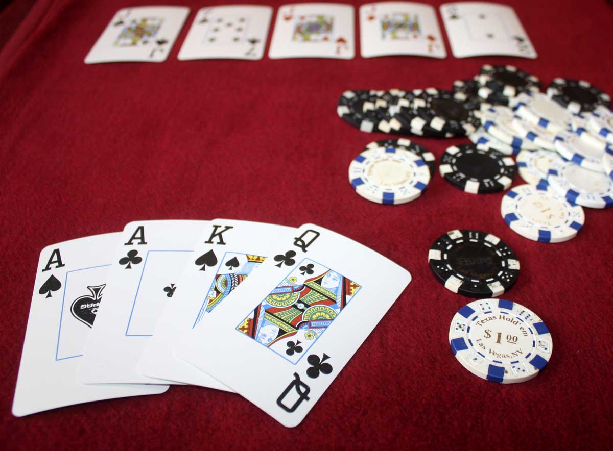 Cách Chơi Poker 4 Lá: Hướng Dẫn Từ A Đến Z Cho Người Mới