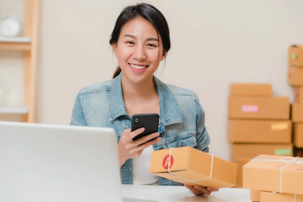 Người quản lý đơn hàng làm gì?