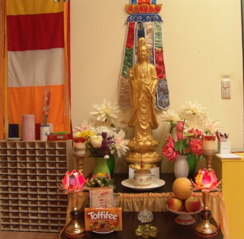Lập mẫu tủ thờ Phật bà quan âm tại nhà và các điều lưu ý