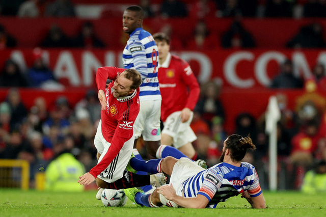 Eriksen chấn thương, CĐV Man Utd lo lắng | VTV.VN