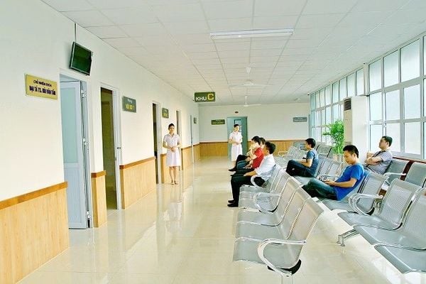 Ghế chờ ở bệnh viện, phòng khám phải đáp ứng những tiêu chí gì? – Nội thất Fplus