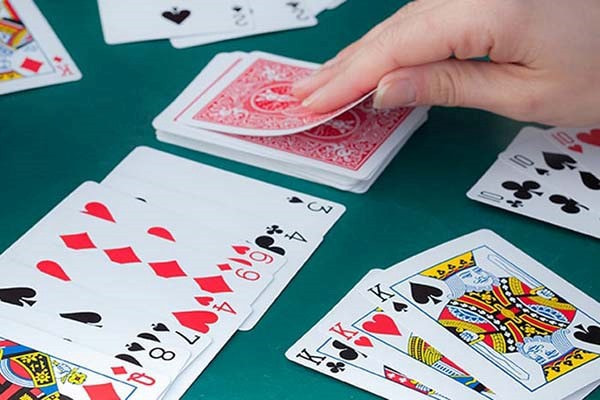 Phỏm là gì? Khám phá ý nghĩa và chiến thuật của Phỏm