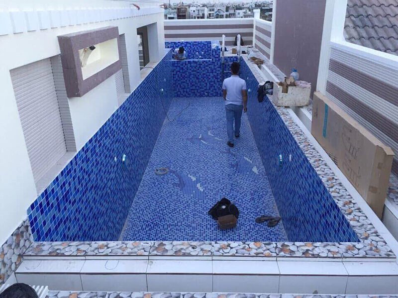 Hướng dẫn thi công gạch mosaic hồ bơi chi tiết chuẩn đẹp