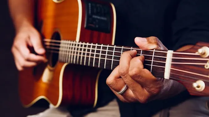 Mơ Thấy Đàn Guitar Là Điềm Báo Gì? Nên Chọn Con Số May Mắn Nào?