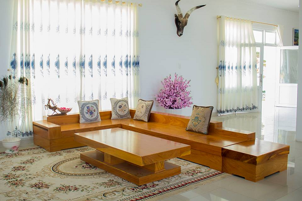Mẫu bàn ghế gỗ phòng khách đơn giản dành cho tất cả mọi gia đình -
