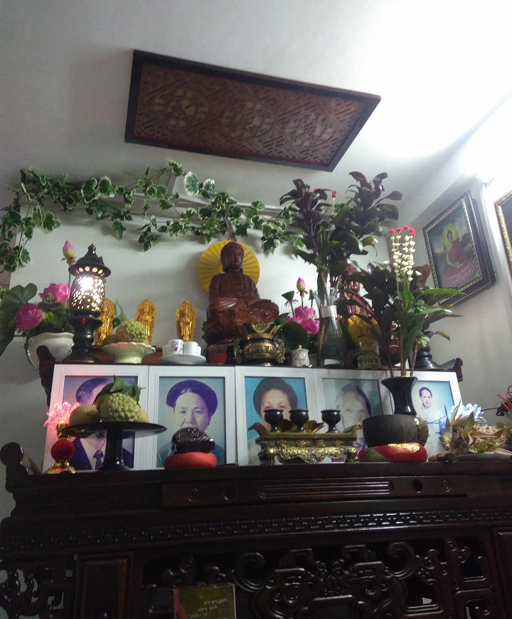 Mẫu bàn thờ Phật chuẩn phong thủy: Nếu bạn muốn tạo ra không gian thờ cúng phong thủy cho bàn thờ Phật của mình, thì mẫu bàn thờ chuẩn phong thủy là điều tối quan trọng. Hãy xem hình ảnh để khám phá những mẫu bàn thờ Phật được thiết kế đẹp mắt, nhẹ nhàng và mang lại may mắn cho gia đình của bạn.