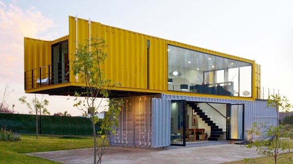 thiết kế nhà container 2 tầng - Bạn có thể tận dụng khoảng chênh lệch giữa 2 tầng để làm nơi đậu xe hoặc không gian thư giãn mỗi tối