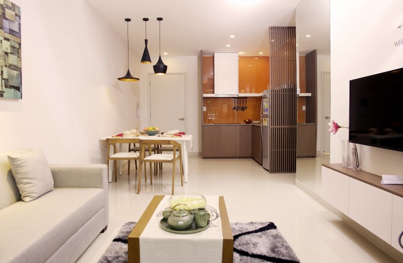 Phòng khách và bếp thường thiết kế chung một không gian nên bạn cần tối ưu diện tích cho 2 khu vực này