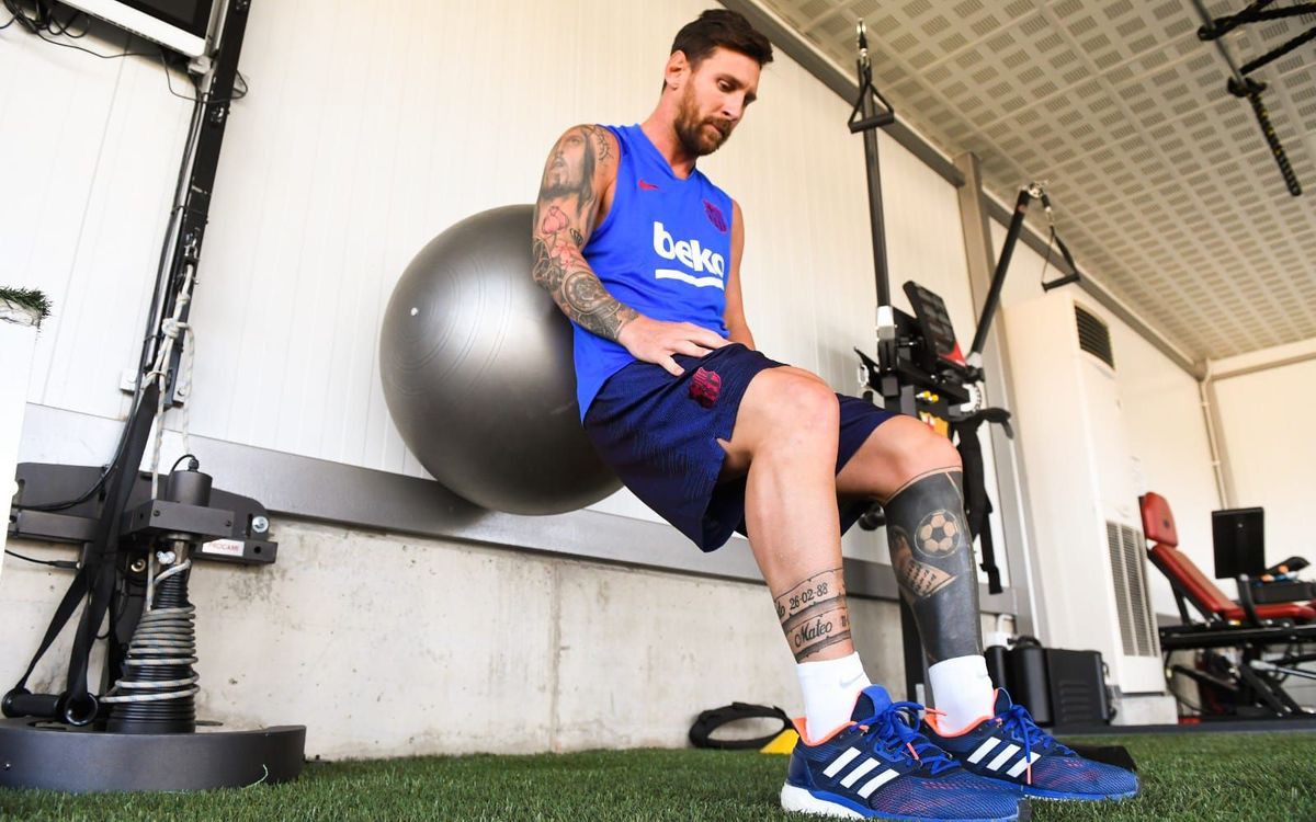 Phong cách tập luyện của Messi cho thấy sự thật: hung hăng như Ronaldo không phải lúc nào cũng là lựa chọn tốt nhất