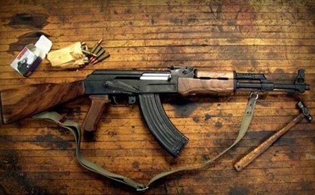 Súng AK 47 và buôn bán vũ khí kiểu 'thương mại kiến'