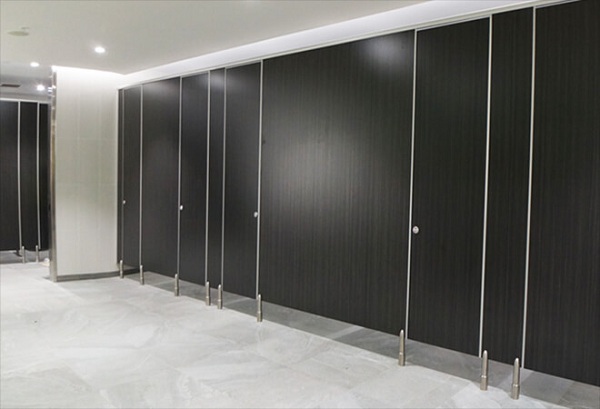 Vách ngăn vệ sinh nhà hàng Compact HPL được đánh giá cao