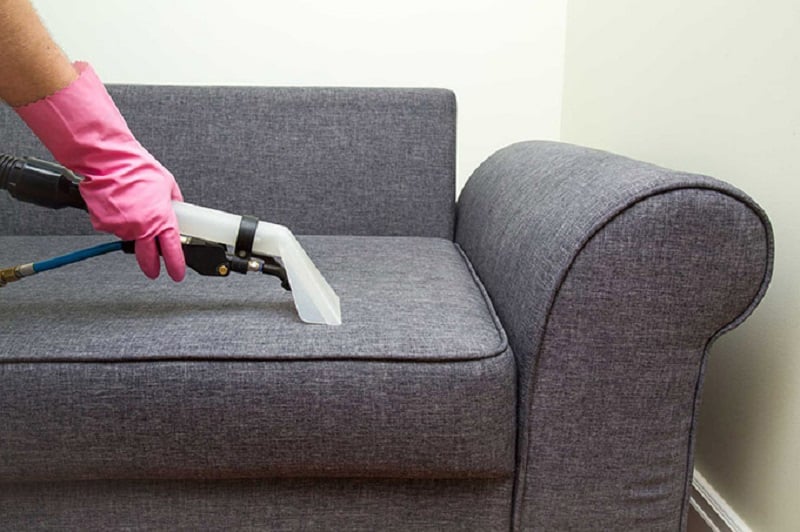 Cách làm sạch nhanh ghế sofa vải tại nhà trong 5 giây