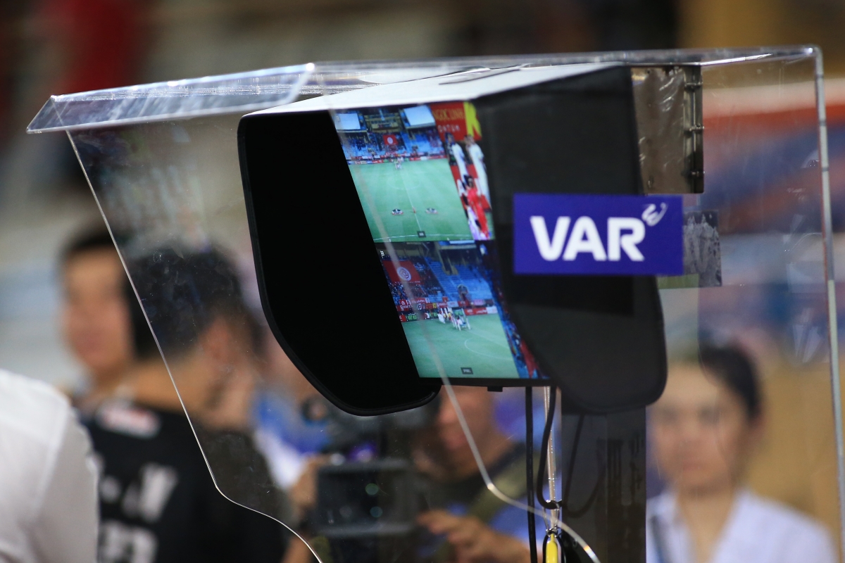 Vòng play-off mùa giải 2023/24: VAR và trọng tài nước ngoài tham gia | VPF