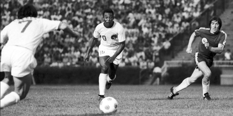 Vua bóng đá là ai? Tại sao Pelé được gọi là vua bóng đá?